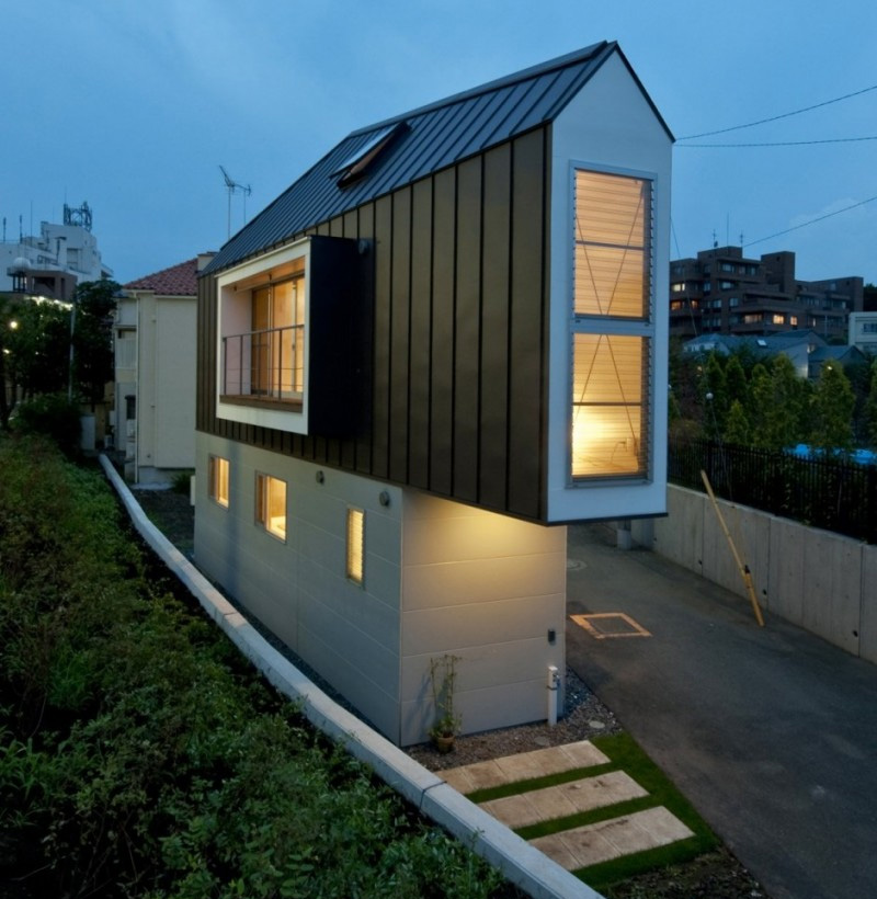 Illustration for article titled 10 Japanese Micro Homes That Redefine Living Small